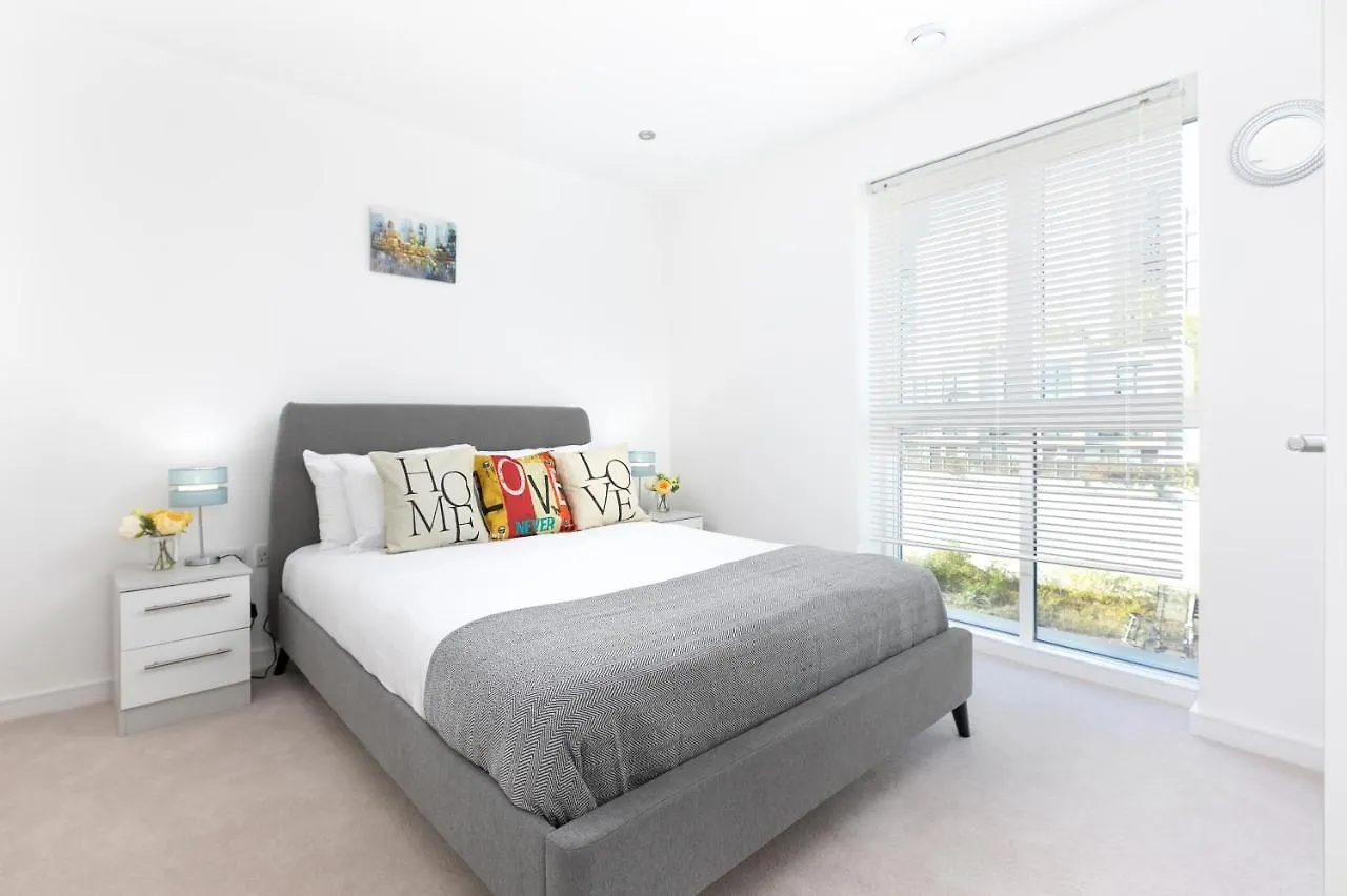 Skyvillion - Olympic View London Stratford Apartment
