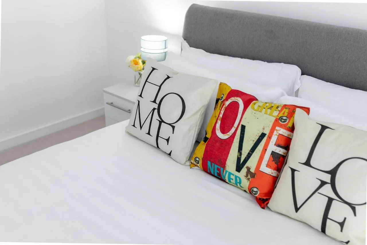 Skyvillion - Olympic View London Stratford Apartment